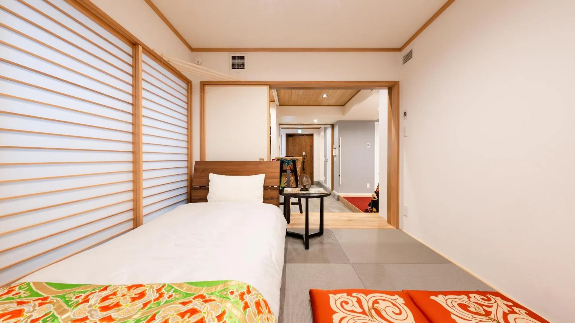 渋谷東ハウスー最大15名渋谷スクランブル交差点に歩いて行けます広々した日本のお家 Apartment Tokyo 0*,